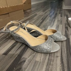 Betsy Johnson Elora Wedge Sandal Pewter Metallic